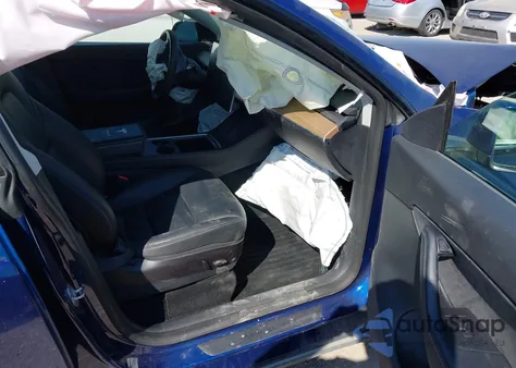 2022 Tesla Model Y Long Range Dual Motor All-Wheel Drive z USA, uszkodzony, nr VIN 7SAYGDEEXNF441415